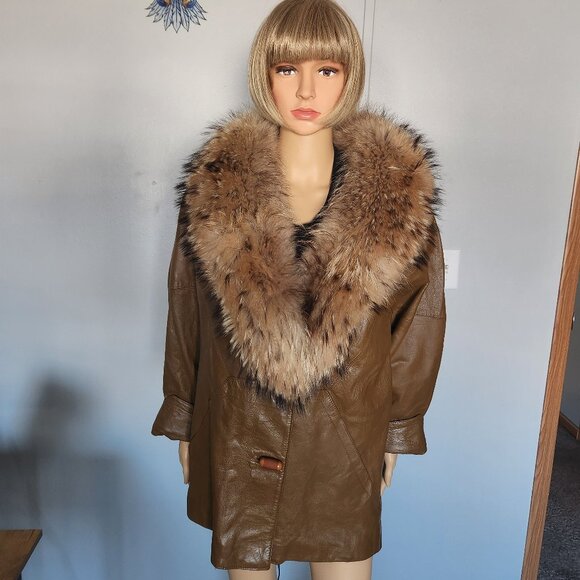 # Large leather/raccoon coat - Picture 1 of 4
